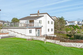 Trearddur Bay - Home with a view and Hot Tub - Sleeps 10